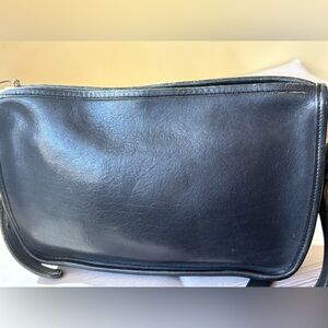 Vintage COACH Black Leather Crossbody Bag Purse 1232-339 Zip Top 10.5”